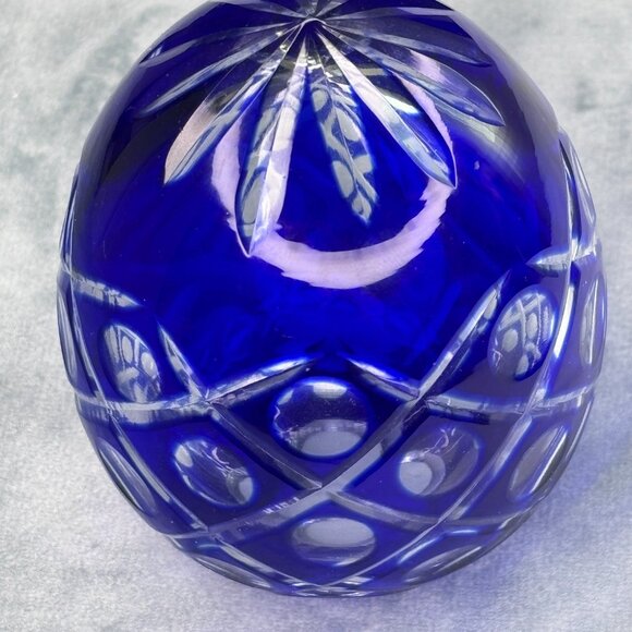Vintage Czech Bohemian crystal cut cobalt blue egg - Picture 3 of 5